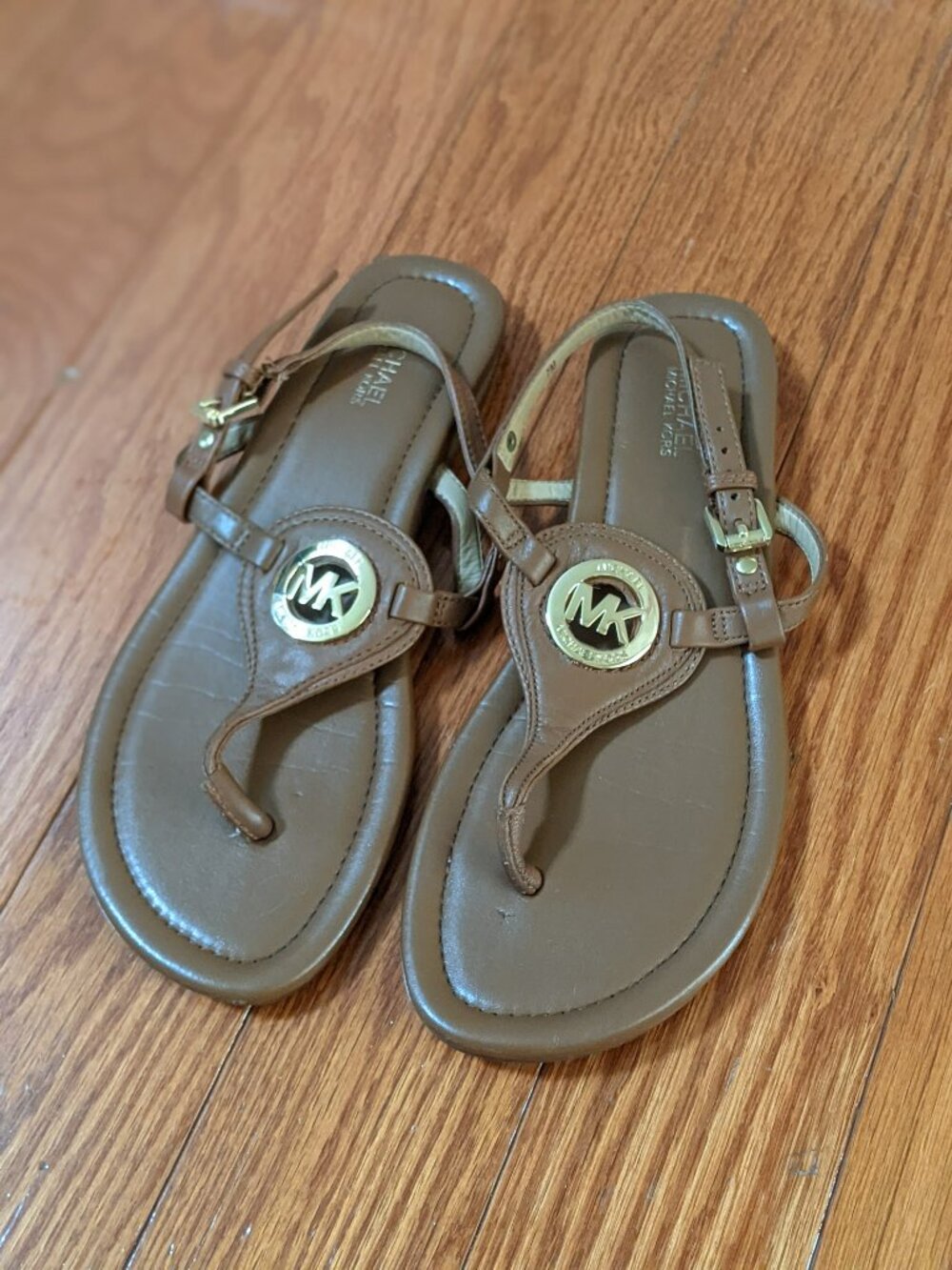 Michael Kors Thong Sandals – Women’s 7.5 – Brown w/ Gold Logo